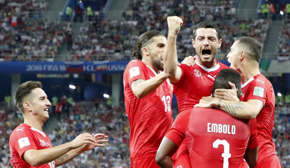 La generación dorada suiza acabó entrando en la segunda fase gracias, entre otros factores, al derechazo a la red de Dzemaili