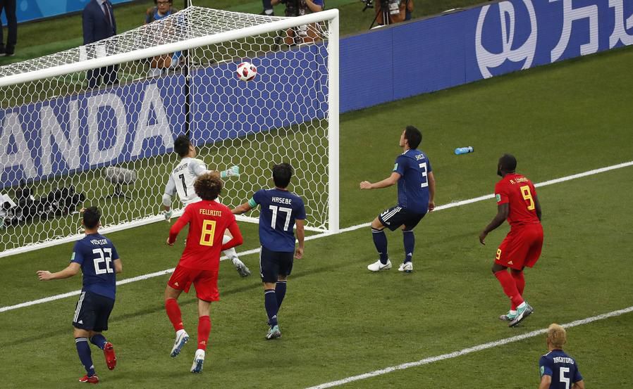 Vertonghen recortó distancias en plena lluvia de centros