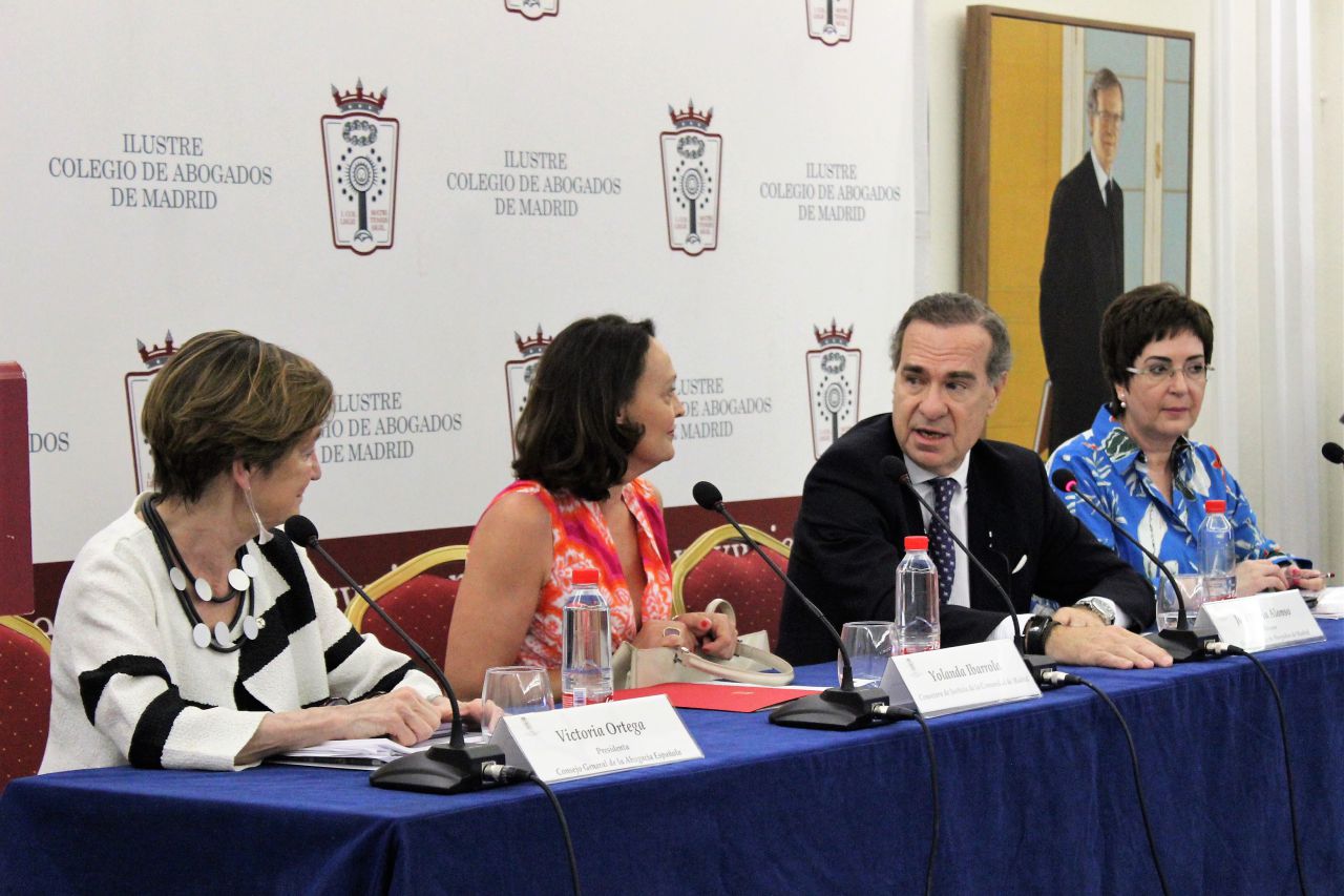 De izq. a dcha. Victoria Ortega, Yolana Ibarrola, José María Alonso y Begoña castro en el acto inaugural del VIII Día de la Justicia Gratuita en el ICAM