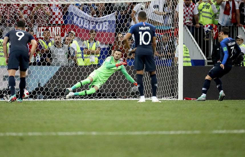 Griezmann adelantó a los suyos en la tranquila transformación de la pena máxima