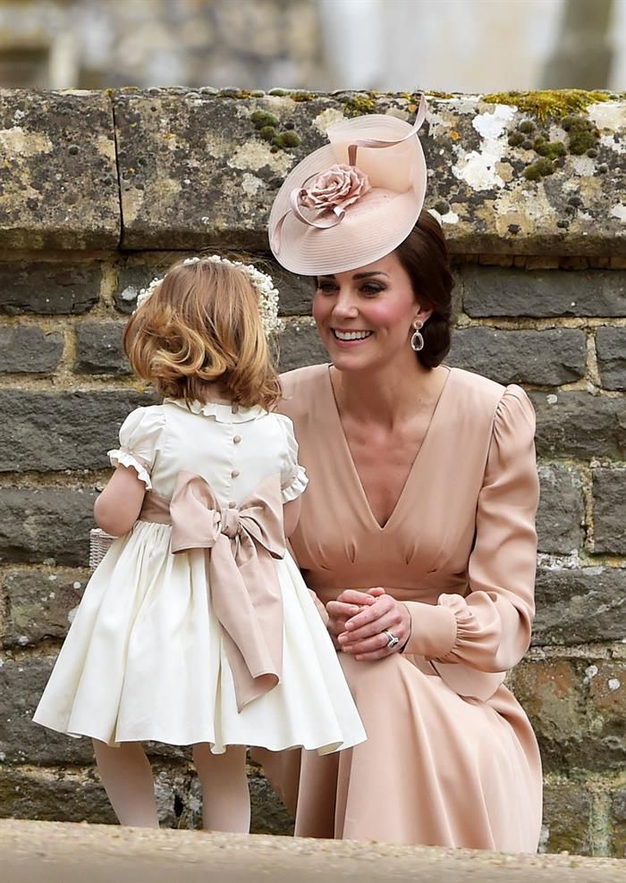 La Duquesa de Cambridge con su hija la Princesa Charlotte