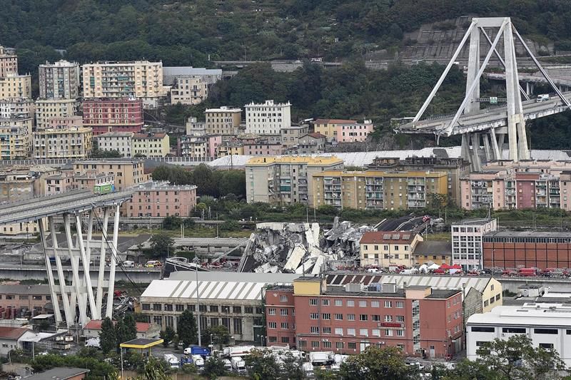 Puente derrumbado en Génova.