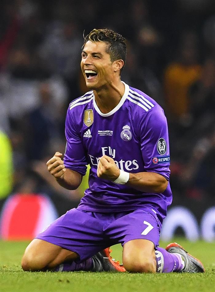 Ronaldo, autor de dos goles en al final y de 10 desde cuartos de final, es favorito al Balón de Oro