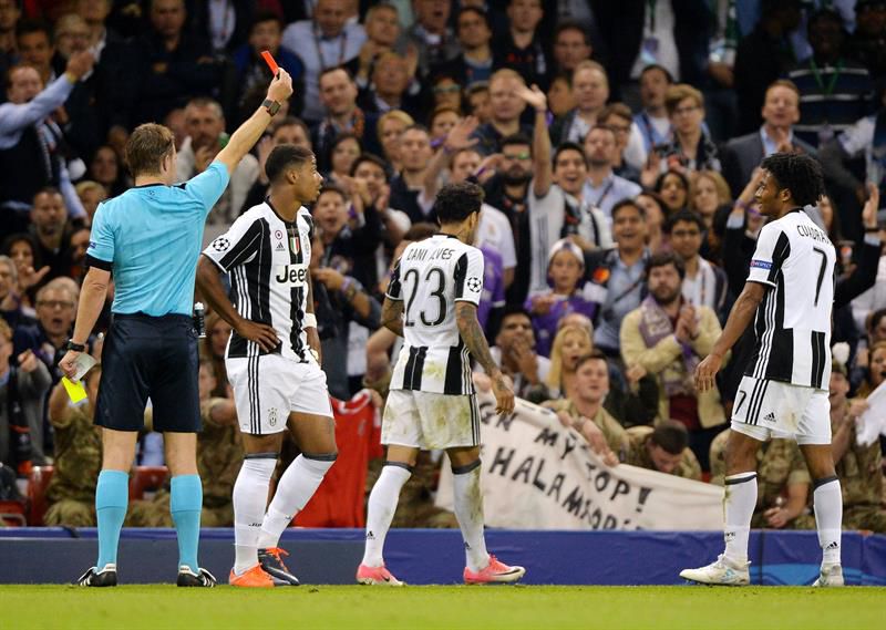 Cuadrado fue expulsado y puso la nota fea en la elegante gestión de la derrota efectuada por la Juve