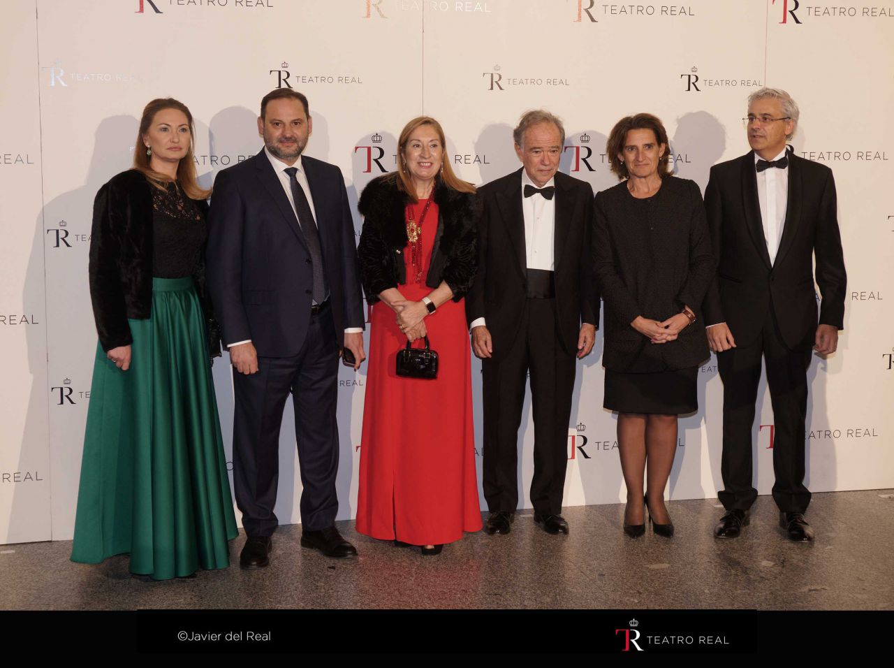 José Luis Ábalos, ministro de Fomento; Ana María Pastor, presidenta del Congreso de los Diputados; Gregorio Marañón (presidente del Teatro Real), Teresa Ribera, ministra para la Transición Ecológica; e Ignacio García-Belenguer, director general del Teatro Real