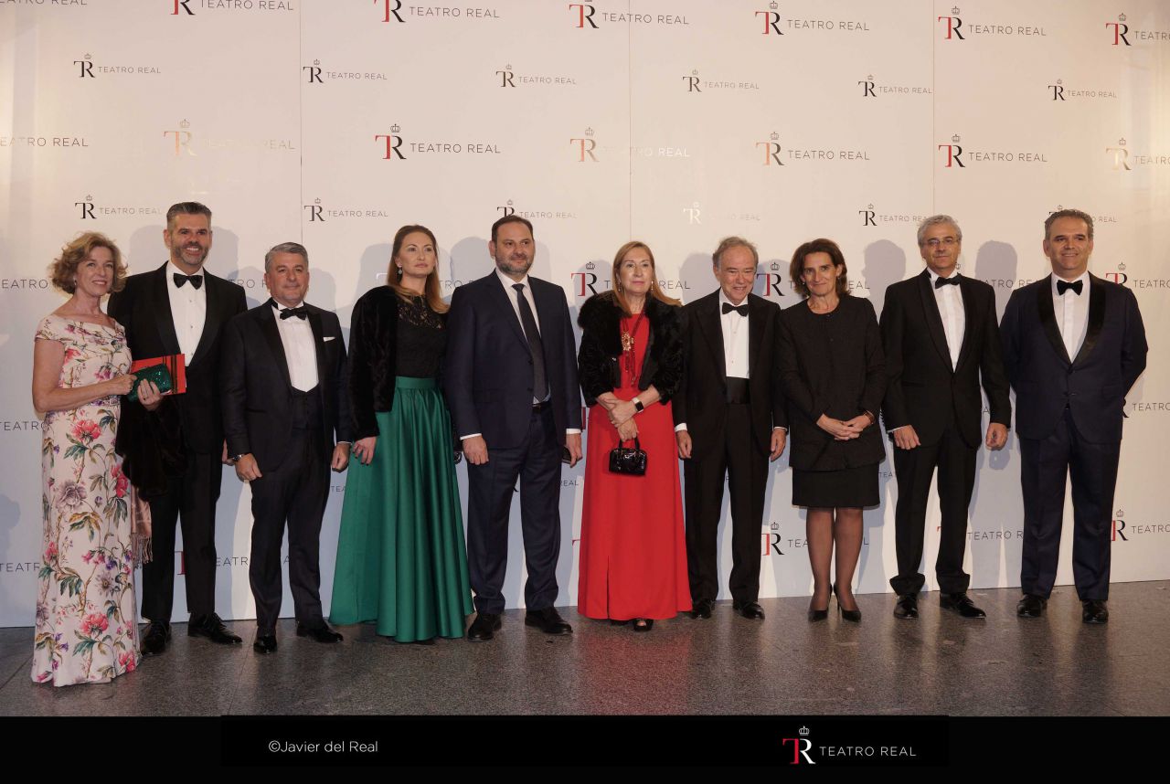 Pilar Solís-Beaumont, Fernando Encinar  (fundador de Idealista), José Luis Ábalos, ministro de Fomento; Ana María Pastor, presidenta del Congreso de los Diputados; Gregorio Marañón (presidente del Teatro Real), Teresa Ribera, ministra para la Transición Ecológica; Ignacio García-Belenguer, director general del Teatro Real; y Jesús Encinar  (fundador de Idealista)
