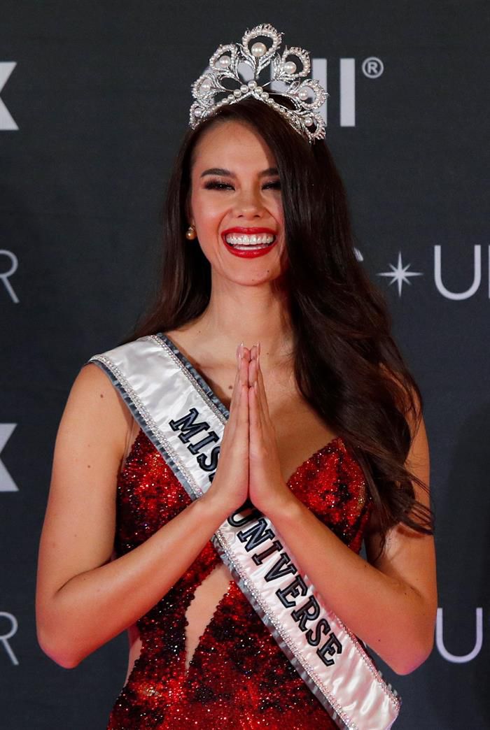 La filipina Catriona Gray fue posa tras ser coronada Miss Universo 2018.