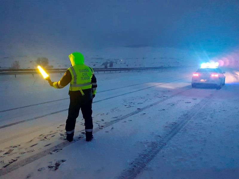 Fotografia facilitada por la Guardia Civil, de la autopista A-67 a la altura de la localidad cántabra de Pesquera.