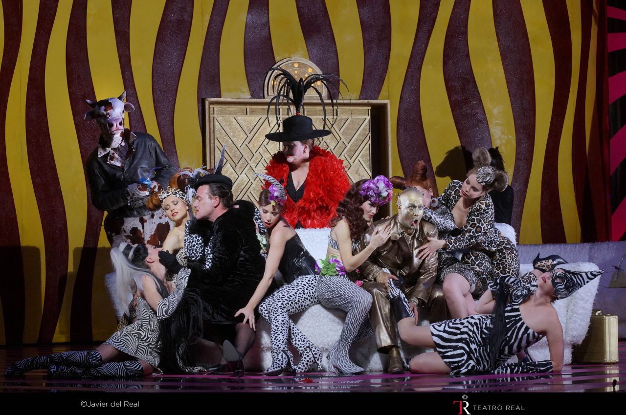 uca Tittoto (Giove),  Karina Gauvin (Giunone) y Nikolay Borchev (Mercurio), entre las ninfas