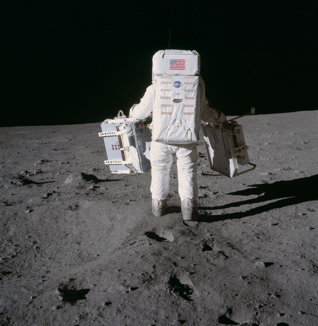 Buzz Aldrin, dando un paseo sobre la superficie de la Luna.