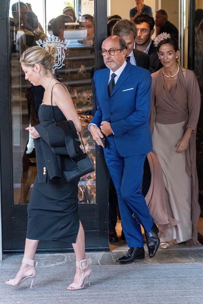 El empresario Richard Mille, invitado a la boda de Rafa Nadal y Mery Perelló, sale del hotel donde estaban alojados en Pollença (Mallorca) para dirigirse a sa Fortalesa.