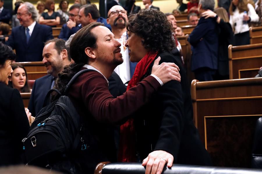 El líder de Unidas Podemos, Pablo Iglesias, y la ministra de Trabajo en funciones, Magdalena Valerio 