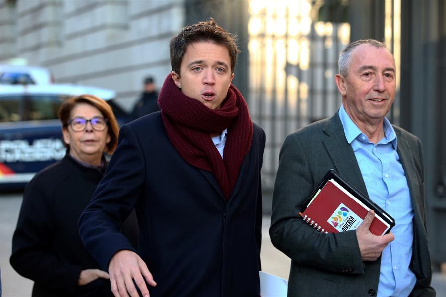 El líder de Más País, Íñigo Errejón, junto a Inés Sabanés y Joan Baldoví