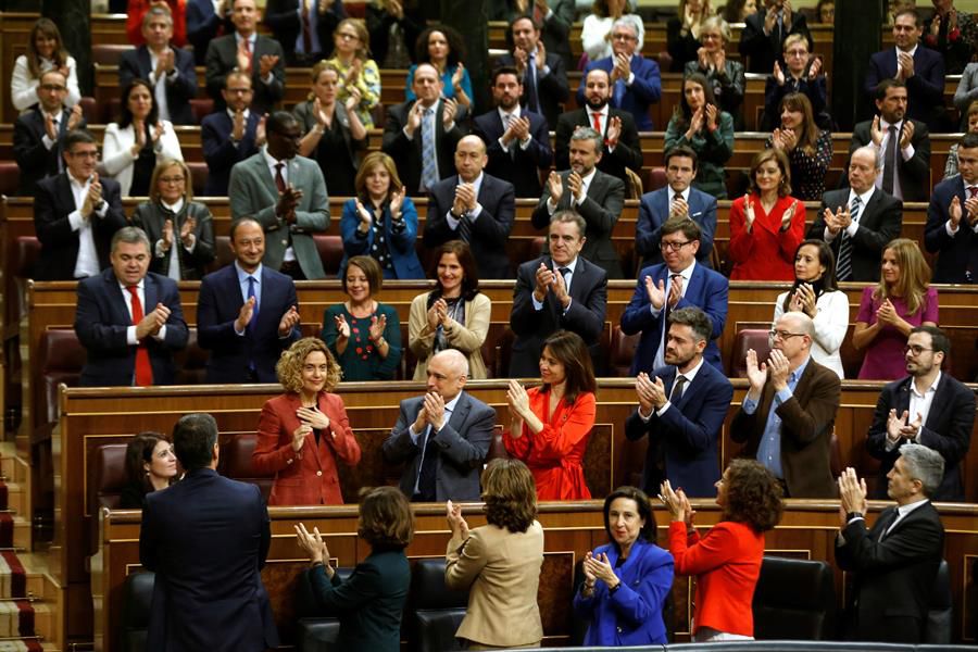 Meritxell Batet es aplaudida por la bancada socialista tras ser elegida presidenta del Congreso de la nueva legislatura
