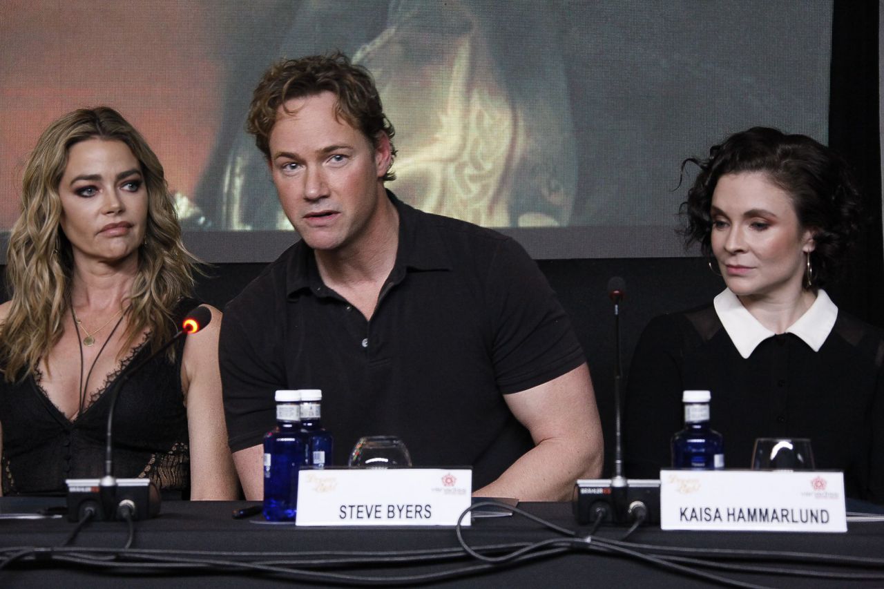 Denise Richards, Steve Byers y Kaisa Hammarlund.