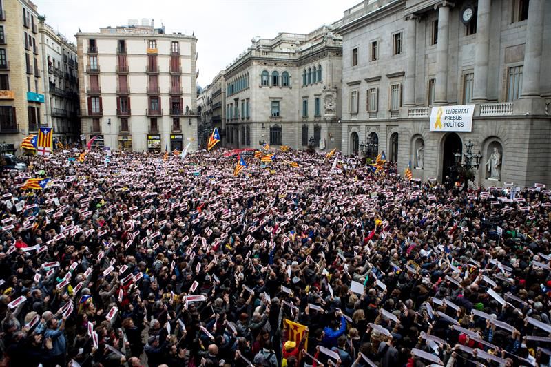 Concentración en la plaza de San Jaume en solidaridad con los encarcelados
