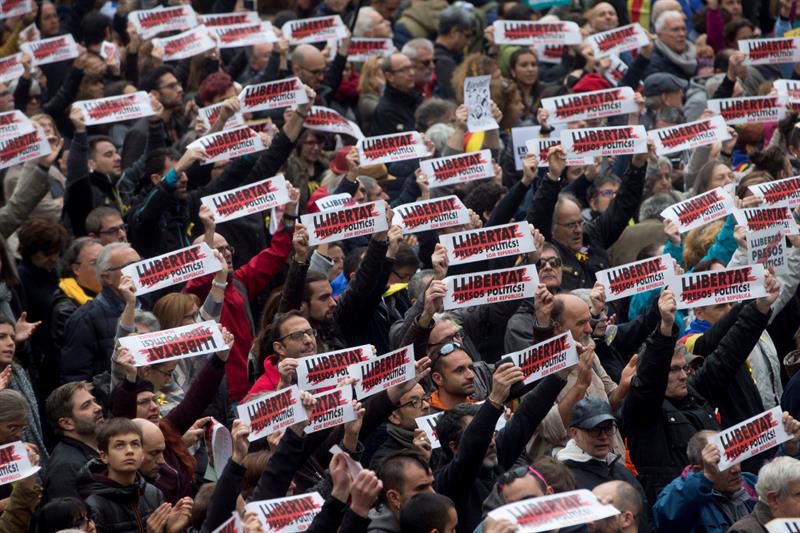 Concentración en la plaza de San Jaume en solidaridad con los encarcelados