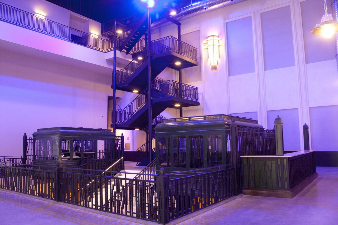 Ascensores antiguos restaurados.