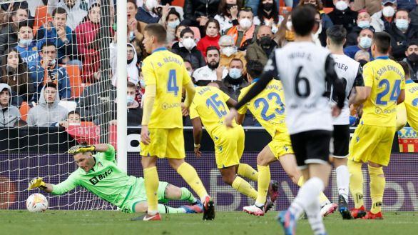 Valencia y Cádiz empatan a insatisfacción en Mestalla | 0-0