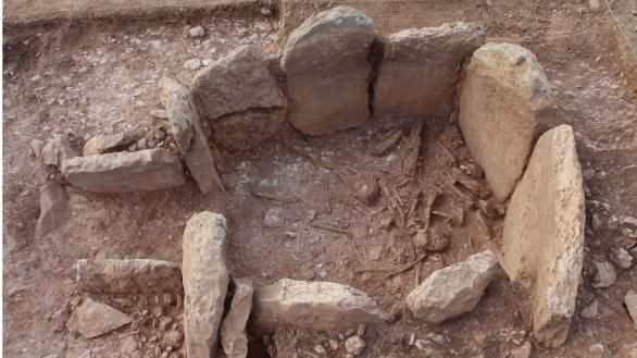 Hallan los restos de una mujer romana en la necrópolis megalítica de Panoría