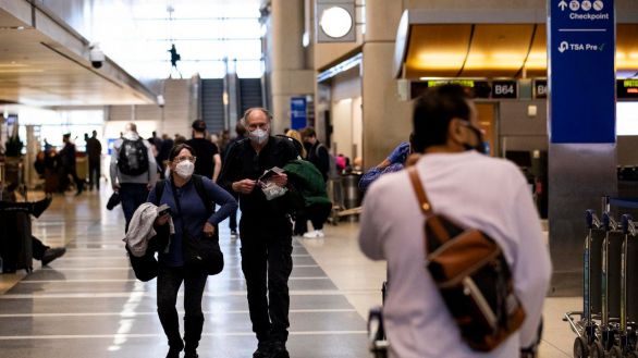 La Justicia de EEUU revoca la orden de usar mascarillas en el transporte público
