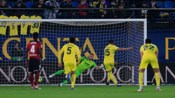 El Villarreal gana el derbi sin sudar contra un Valencia centrado en la Copa | 2-0