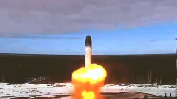 Putin prueba con éxito el misil más potente del mundo y amenaza a Occidente