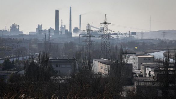 Ucrania y la ONU logran evacuar a 100 civiles del asedio de Azovstal