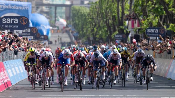 Giro de Italia. Demare gana el esprint y Juanpe López viste la maglia rosa