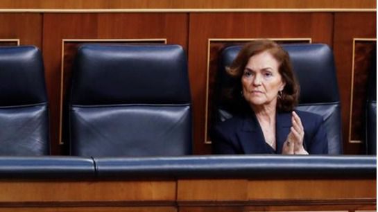 Carmen Calvo, atendida en el Congreso tras conocer la muerte de un hermano