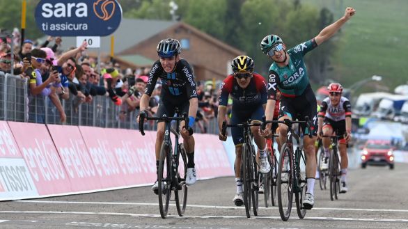 Giro de Italia. Hindley gana en Blockhaus y Juanpe López aguanta la maglia rosa