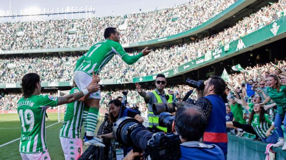 El Betis gana pero se queda sin Champions y agoniza el Granada | 2-0