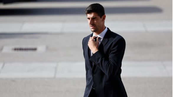 El Atlético repone la placa de Courtois en el Paseo de las Leyendas