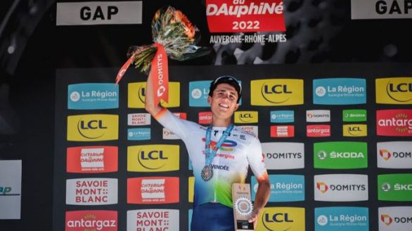Dauphiné. Ferron se lleva la victoria al esprint y Van Aert conserva el liderato