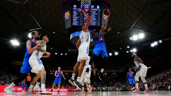 ACB Final. El Barcelona sobrevive ante el Real Madrid con lío arbitral en el Palau | 71-69