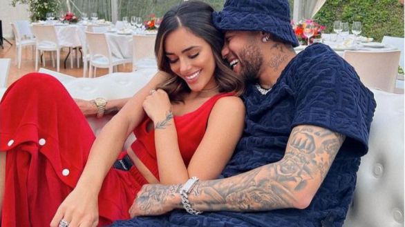 Neymar, obligado a un aterrizaje de emergencia por problemas en su jet privado