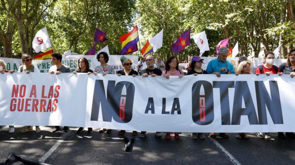 Fracaso de la manifestación anti-OTAN liderada por el secretario de Estado de Sánchez