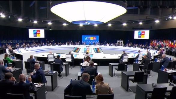 La cumbre de la OTAN en fotos: así es la impresionante sala de reuniones