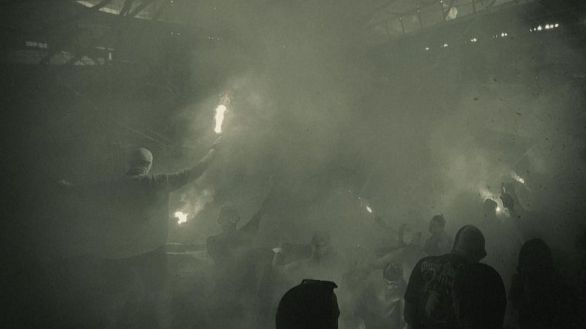 Insólito: ultras del Olimpija expulsan a Riera de su presentación como técnico