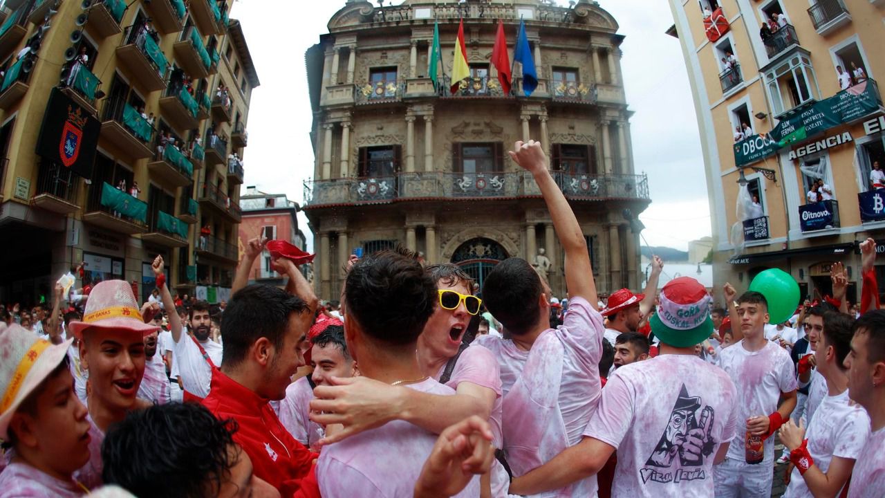 ¡Viva San Fermín!: vuelve la fiesta a Pamplona tras dos años sin ...