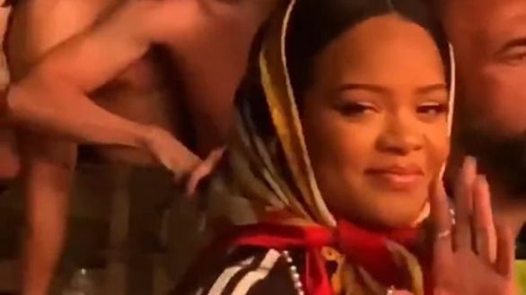 Rihanna, en una playa de Portugal para disfrutar del concierto de su pareja