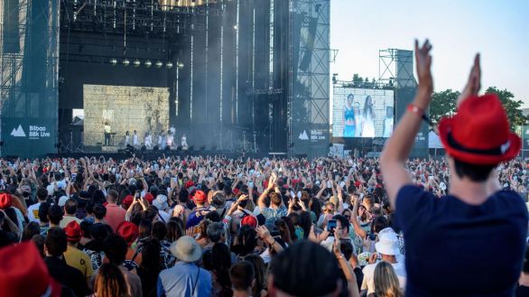 Rigoberta Bandini y Amaia ponen al BBK Live a saltar con ' Los Payasos de la Tele'
