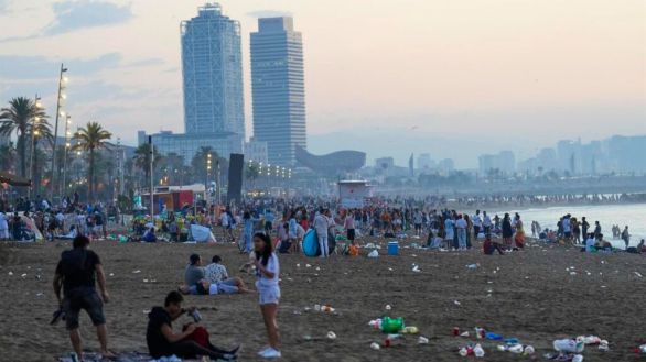 El juez retira el pasaporte a tres de los detenidos por una violación en Barcelona