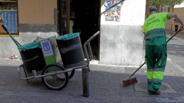 Los barrenderos de Madrid no trabajarán por la tarde a más de 39 grados
