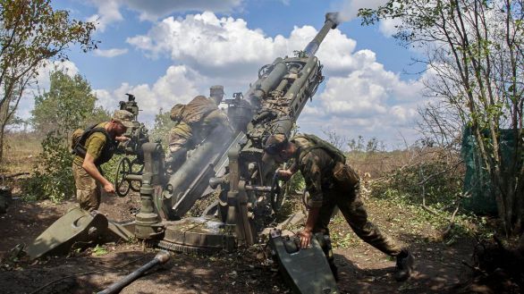 Ucrania y Rusia combaten en dos frentes en el este y sur del país