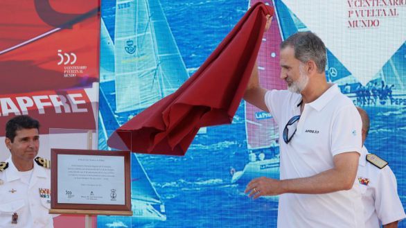 Felipe VI preside un tributo a la Armada por competir 40 años en la Copa del Rey