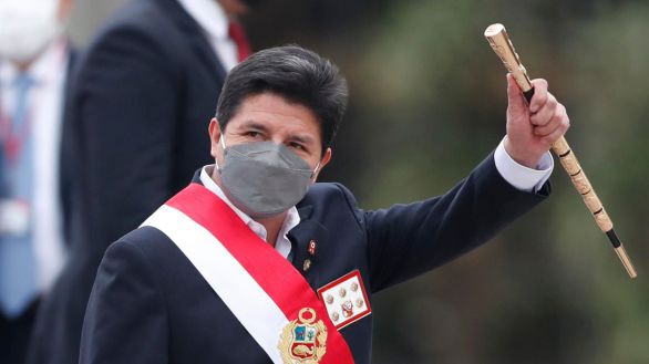 Dimite el presidente del Consejo de Ministros de Perú en plena ofensiva judicial contra Castillo