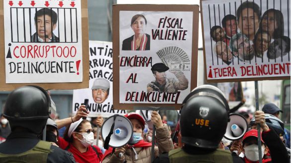 El presidente de Perú declara ante la Fiscalía por corrupción