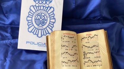 La Policía Nacional recupera un misal cantoral del siglo XVI en Madrid
