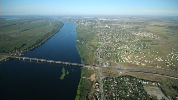 Rusia planea construir un puente flotante en el Dniéper para conectar Jersón con el este